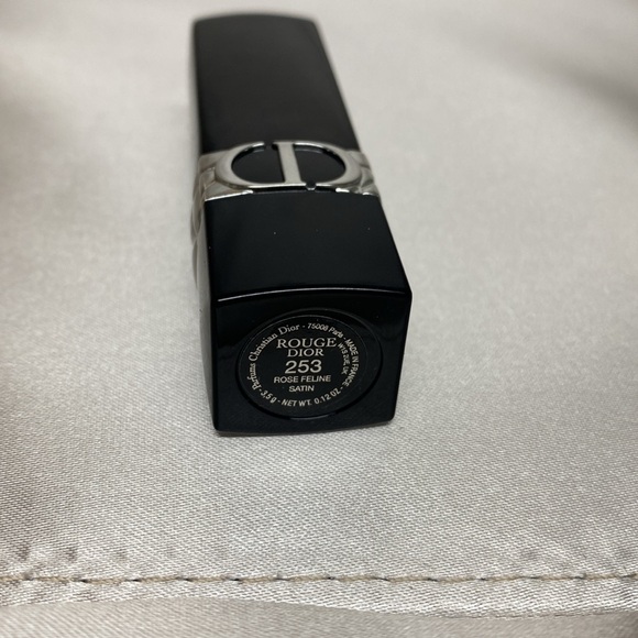 Dior Rouge Dior Refillable Lipstick in 253 Rose Feline Satin - Picture 4 of 6